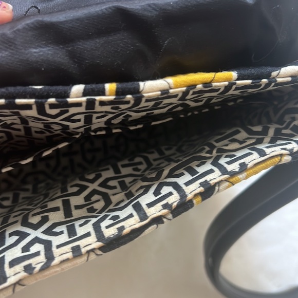 Vera Bradley floral Crossbody - Picture 5 of 7